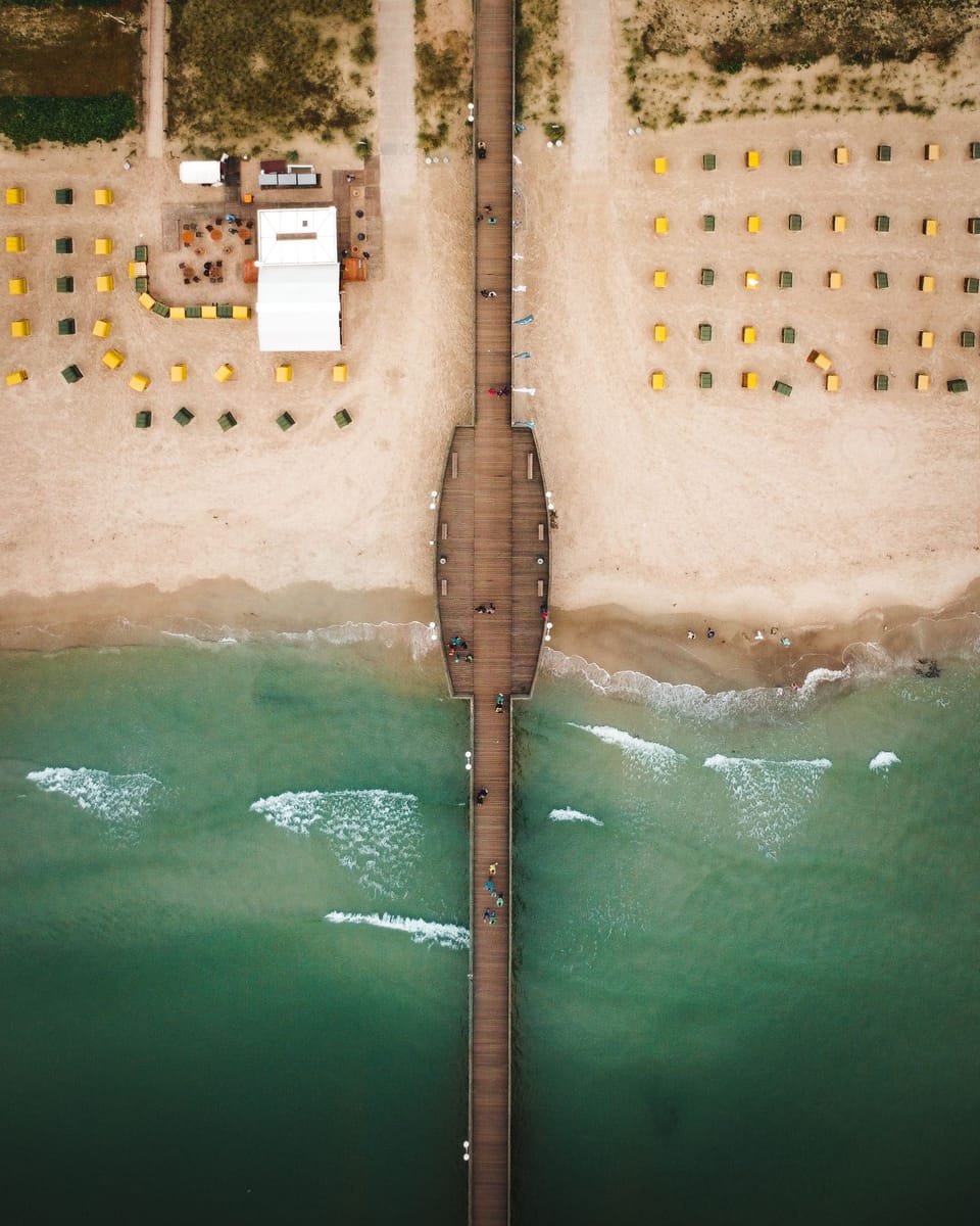 Strand und Seebrücke von Binz aus der Vogelperspektive